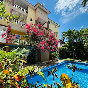 Michaela Apartahotel
